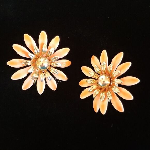Beautiful Vintage Signed Sarah Coventry Orange Daisy Clip Earrings - Picture 2 of 8